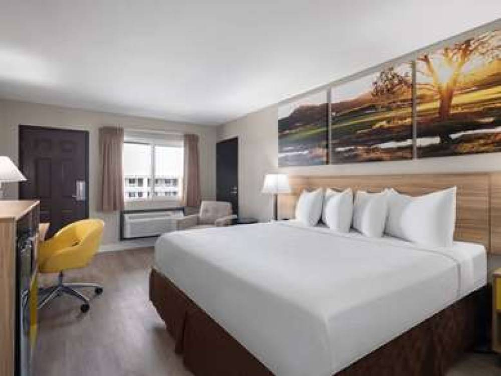 DAYS INN BY WYNDHAM LAS VEGAS AIRPO 8