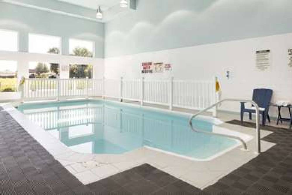 DAYS INN BY WYNDHAM LEAMINGTON 6