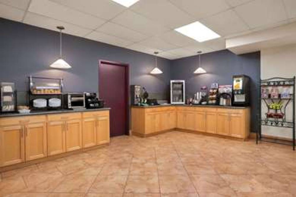 DAYS INN BY WYNDHAM LEAMINGTON 7