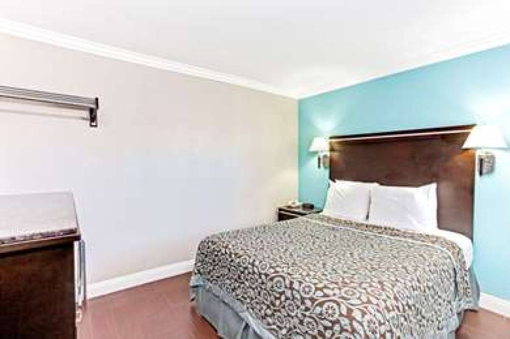 Days Inn By Wyndham Long Beach City Center 4
