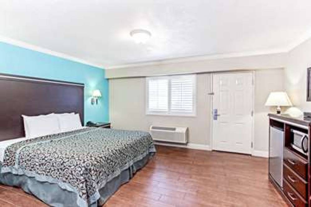 Days Inn By Wyndham Long Beach City Center 9