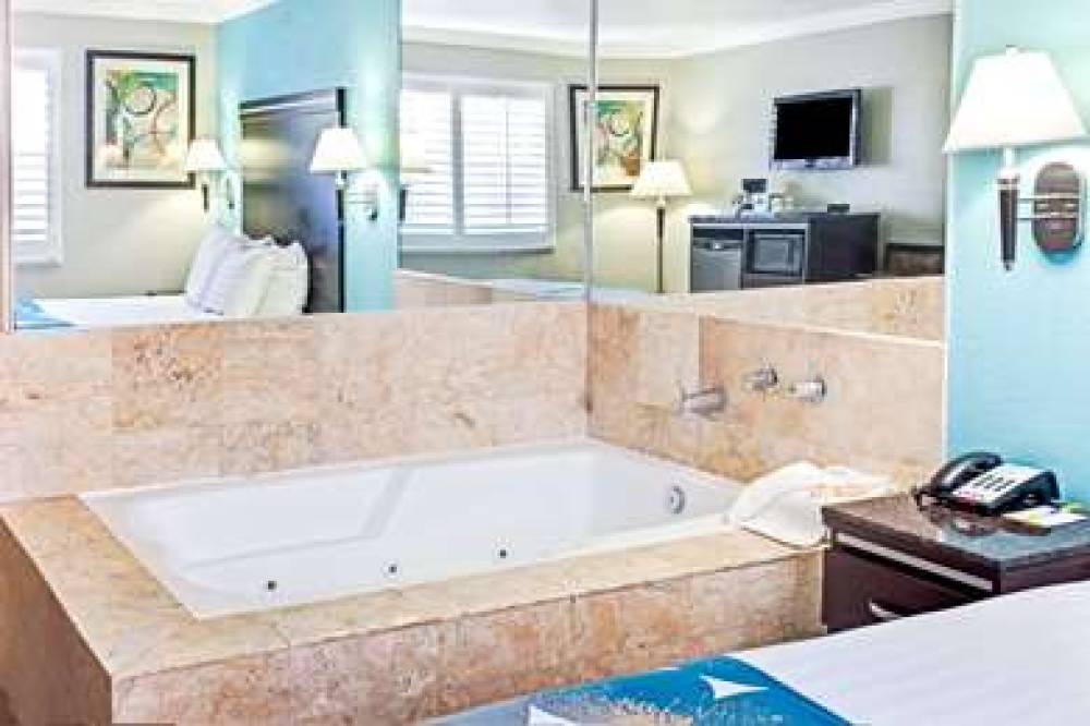Days Inn By Wyndham Long Beach City Center 5