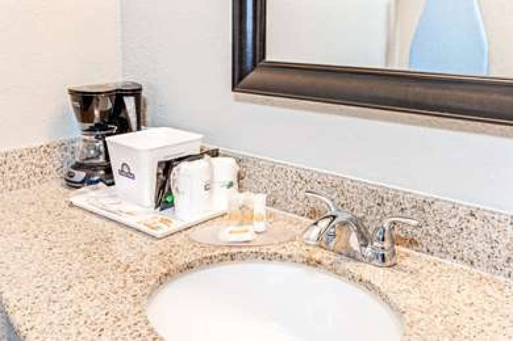 Days Inn By Wyndham Long Beach City Center 8
