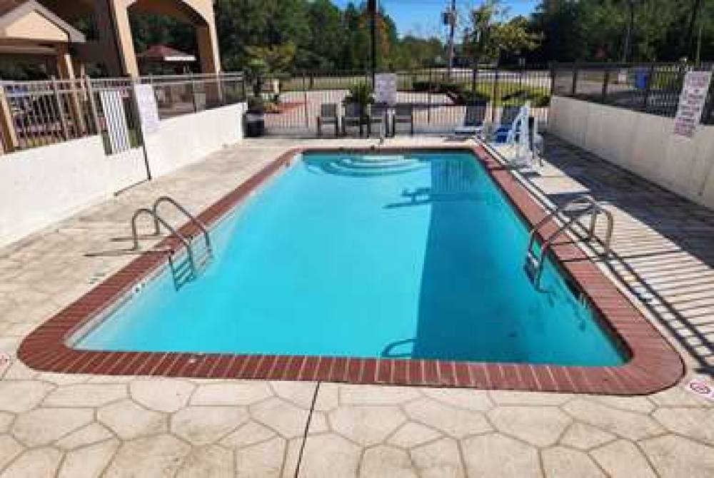 Days Inn By Wyndham Lumberton 3