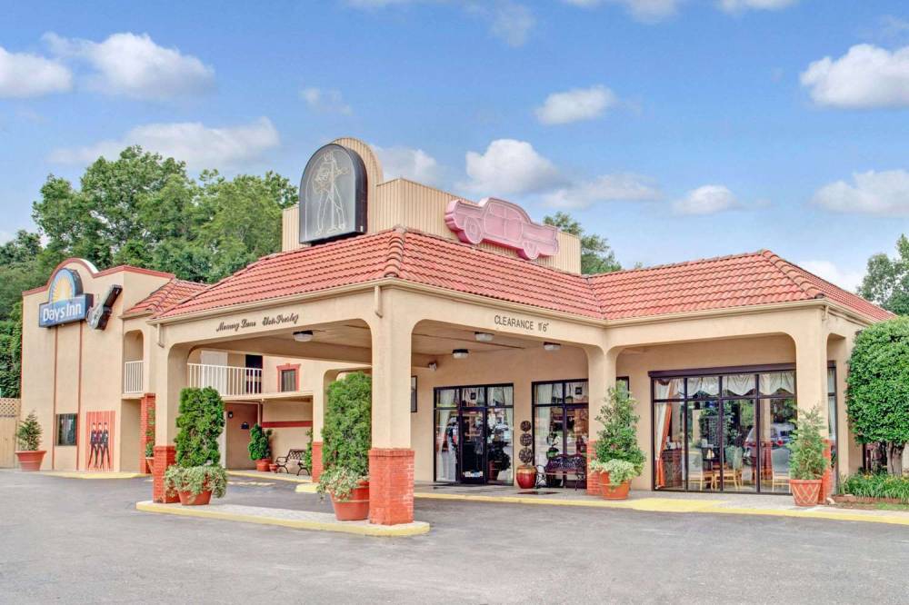 Days Inn By Wyndham Memphis At Graceland 5