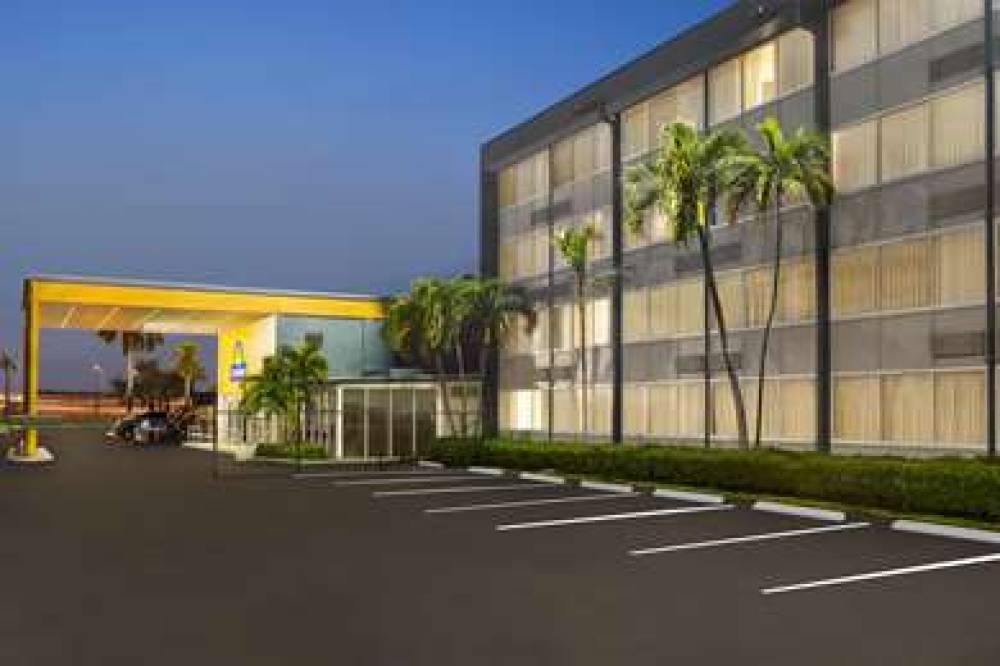 Days Inn By Wyndham Miami International Airport 9
