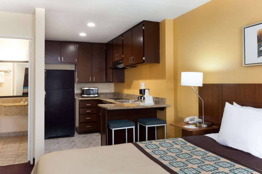 Days Inn By Wyndham Mission Valley Qualcomm Stadium/ SDSU 4