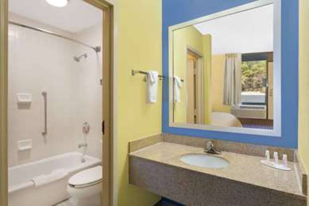 DAYS INN BY WYNDHAM MOCKSVILLE 4