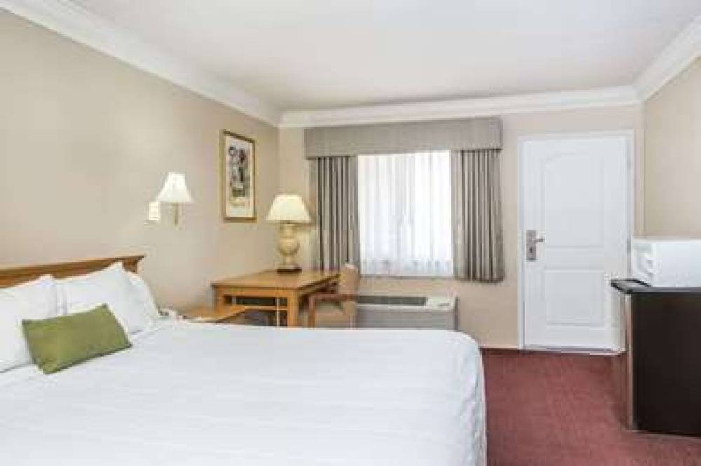 Days Inn By Wyndham Near City Of Hope 9