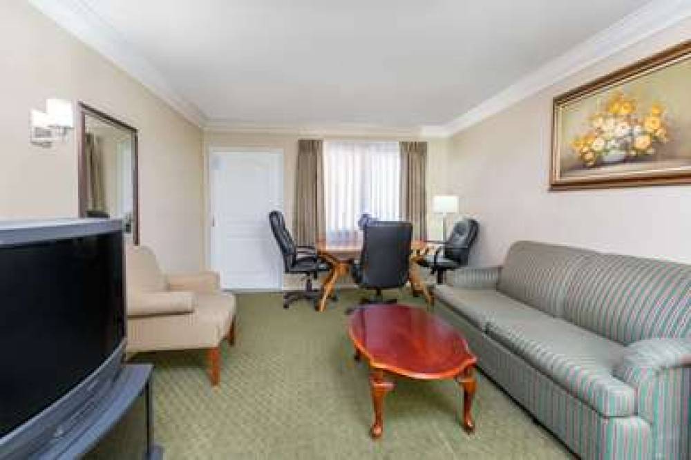 Days Inn By Wyndham Near City Of Hope 1