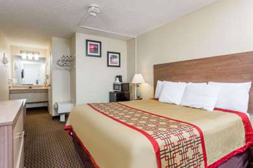 DAYS INN BY WYNDHAM NORFOLK AI 9