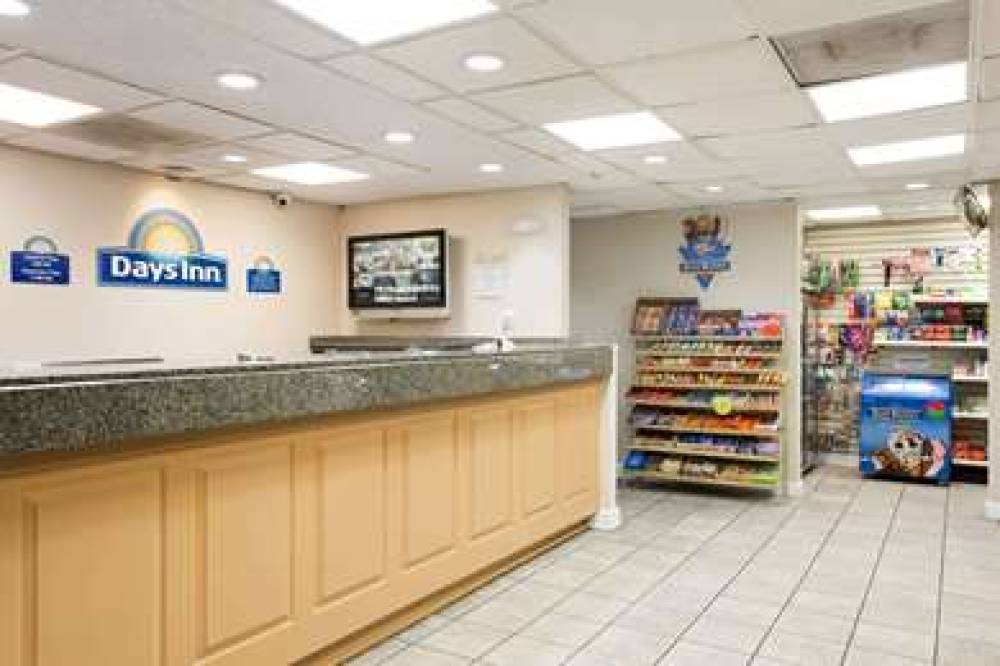 DAYS INN BY WYNDHAM NORFOLK AI 2