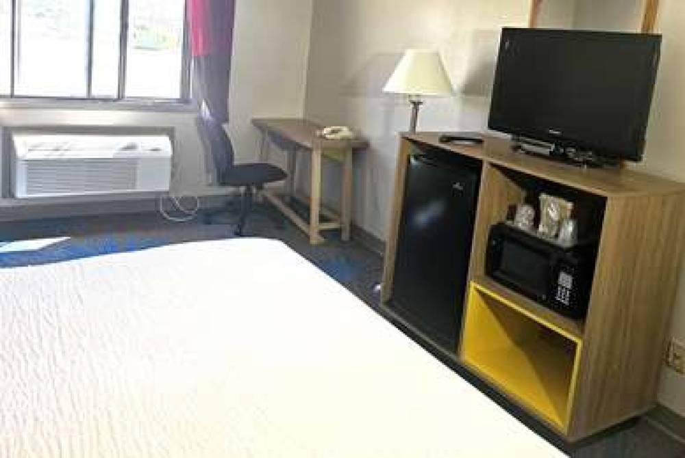 DAYS INN BY WYNDHAM, NORTH SIOUX CI 8