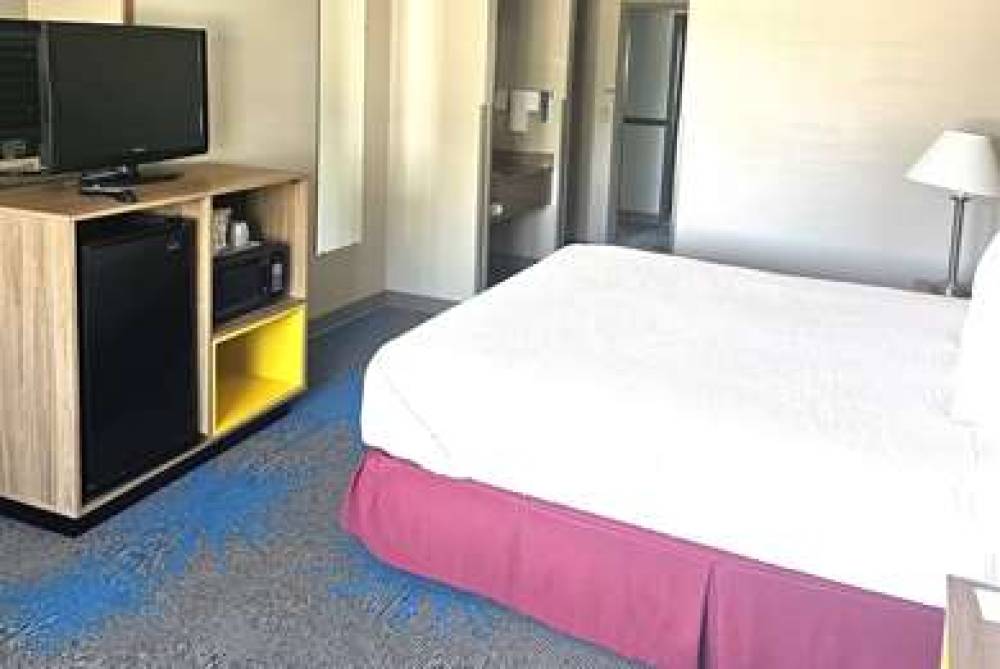 DAYS INN BY WYNDHAM, NORTH SIOUX CI 9