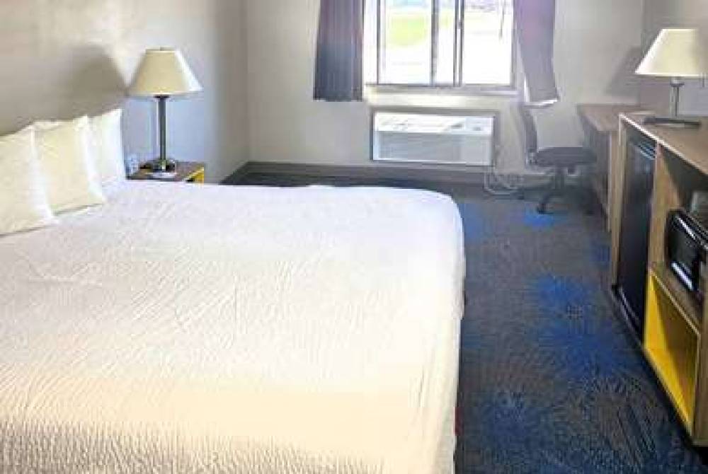 DAYS INN BY WYNDHAM, NORTH SIOUX CI 10
