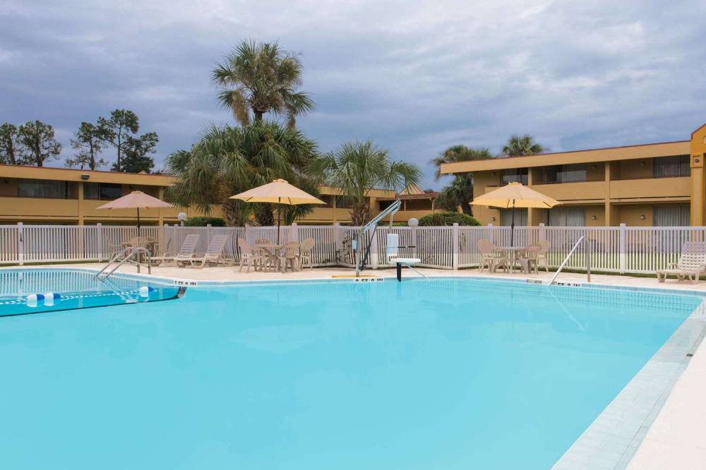 Days Inn By Wyndham Ocala North 5