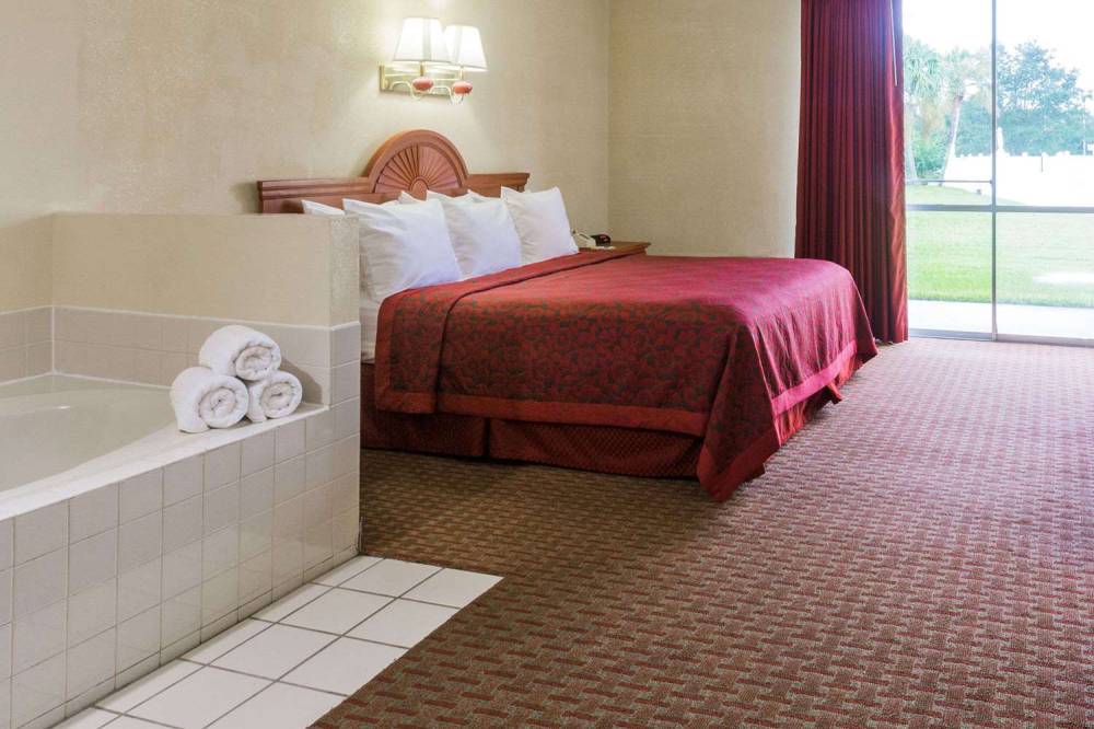 Days Inn By Wyndham Ocala North 7