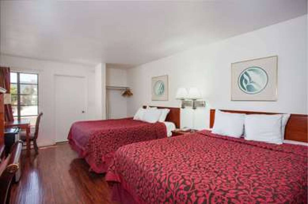 DAYS INN BY WYNDHAM ORANGE ANAHEIM 4