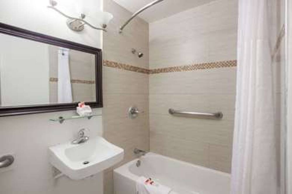 DAYS INN BY WYNDHAM ORANGE ANAHEIM 9