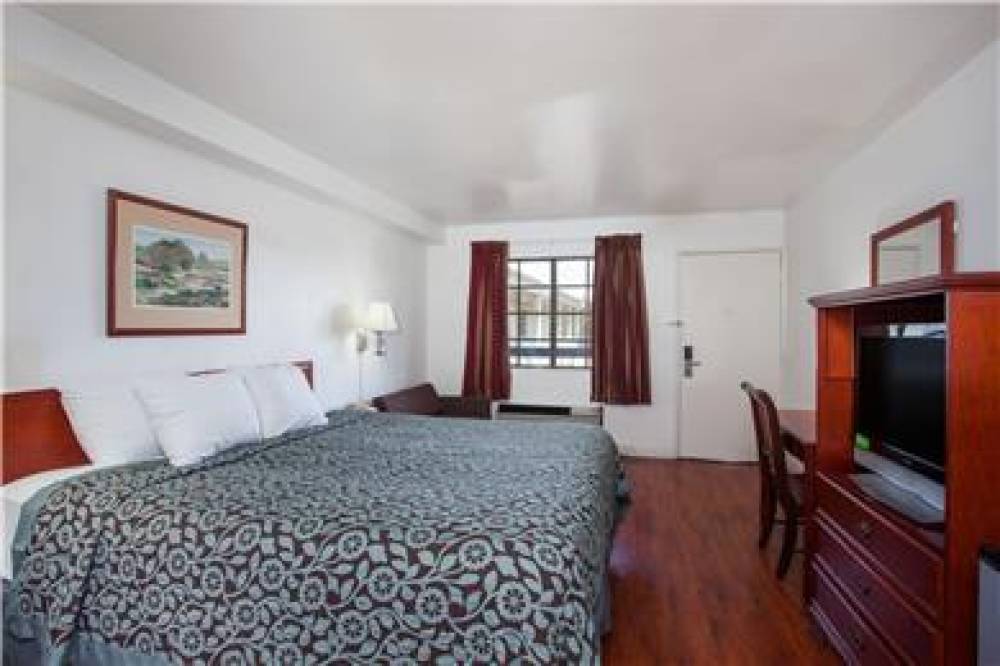 DAYS INN BY WYNDHAM ORANGE ANAHEIM 6