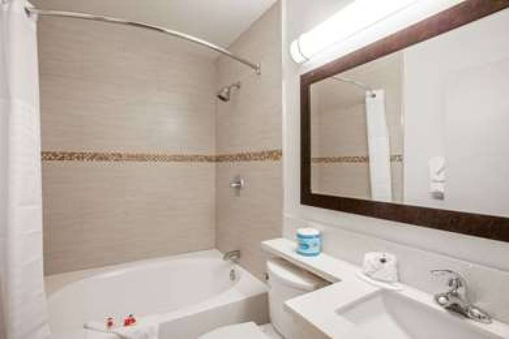 DAYS INN BY WYNDHAM ORANGE ANAHEIM 8