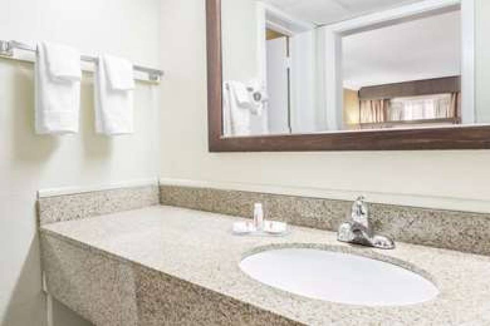 Days Inn By Wyndham Pensacola - Historic Downtown 9