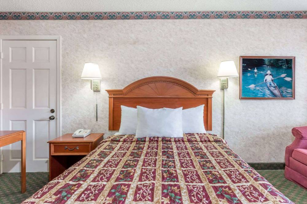 Days Inn By Wyndham Petersburg/South Fort Lee 10