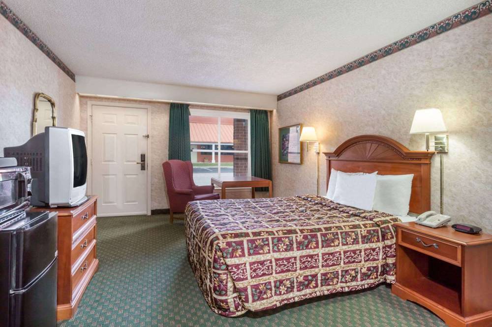 Days Inn By Wyndham Petersburg/South Fort Lee 2