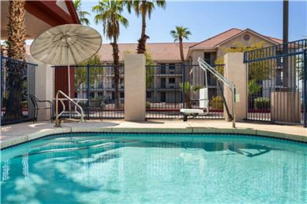 DAYS INN BY WYNDHAM PHOENIX 9