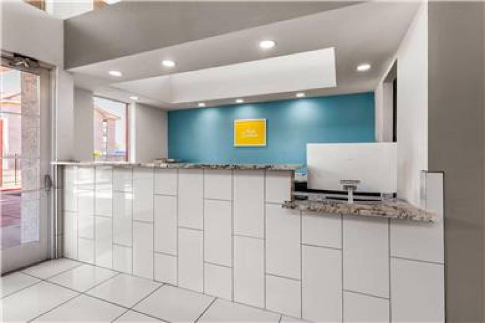 DAYS INN BY WYNDHAM PHOENIX 3