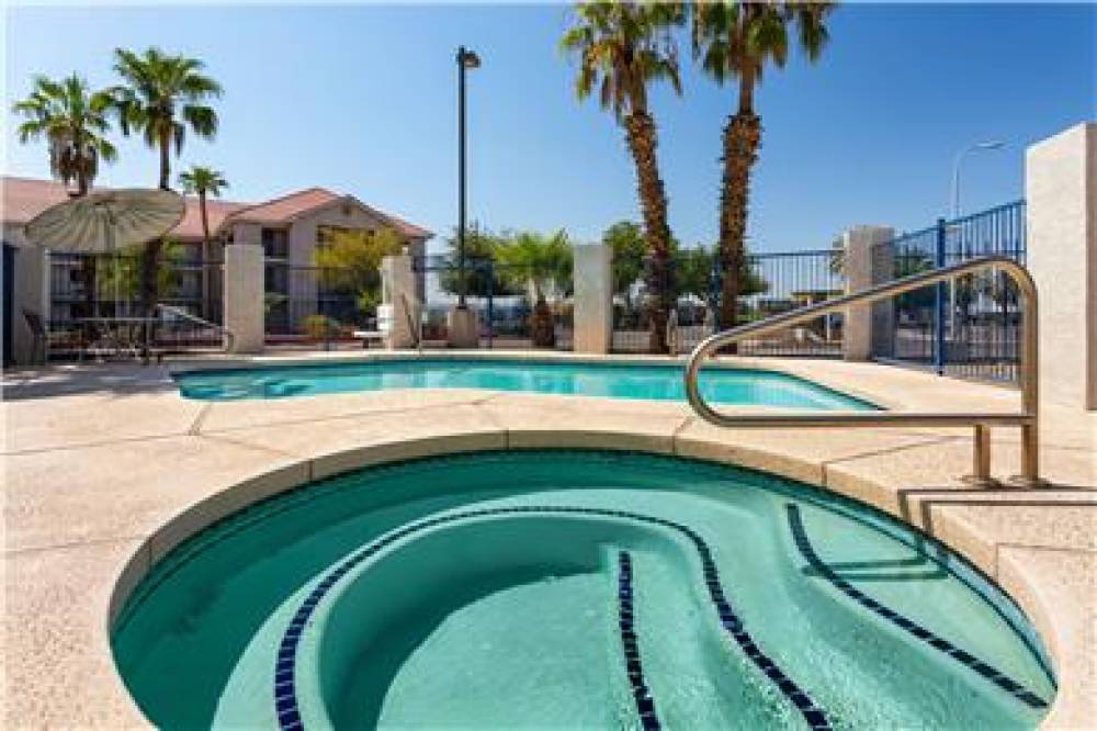DAYS INN BY WYNDHAM PHOENIX 8