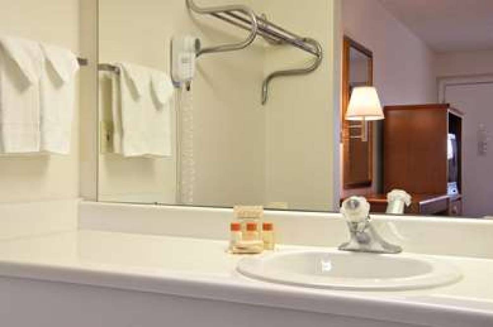 Days Inn By Wyndham Plainfield 3