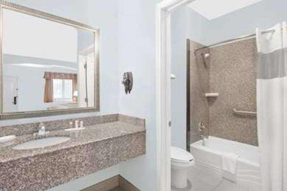 Days Inn By Wyndham Robstown 8