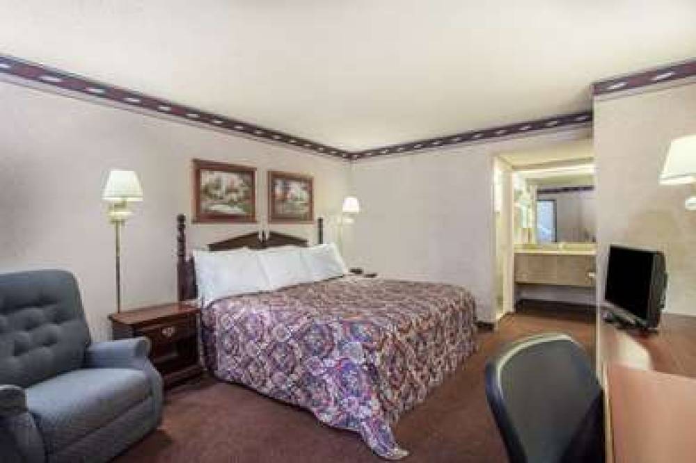 Days Inn By Wyndham Saint Pauls 8