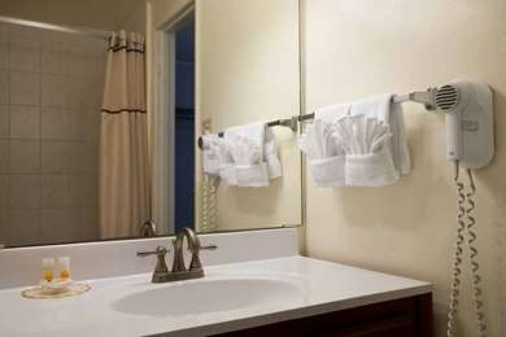 Days Inn By Wyndham San Diego/Downtown/Convention Center 7
