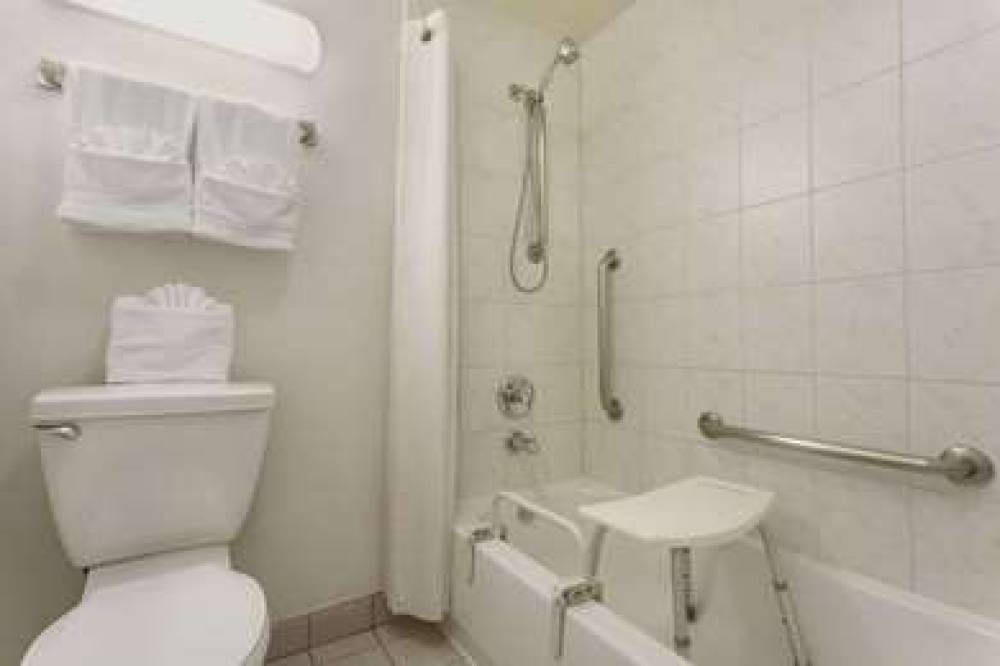 Days Inn By Wyndham San Diego/Downtown/Convention Center 2