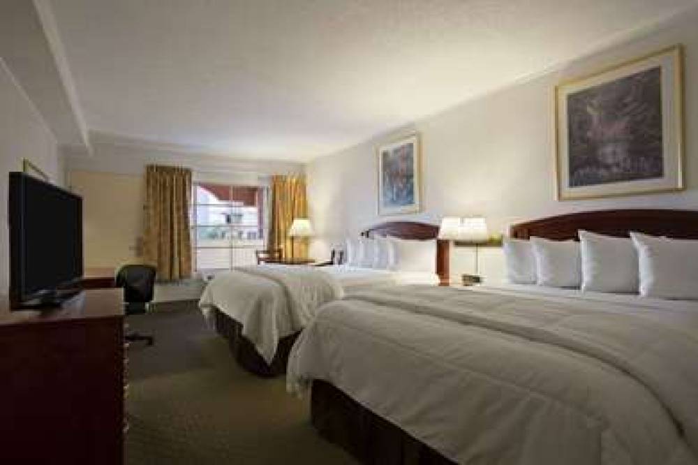 Days Inn By Wyndham San Diego/Downtown/Convention Center 8