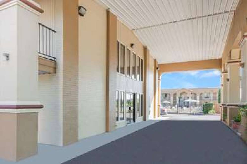 Days Inn By Wyndham San Marcos