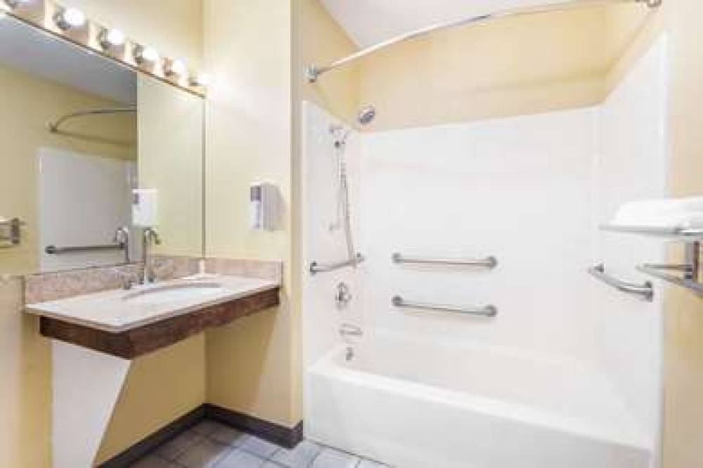 Days Inn By Wyndham Simpsonville 8