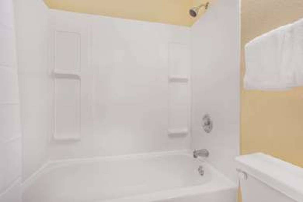 DAYS INN BY WYNDHAM SPARTANBURG WAC 8