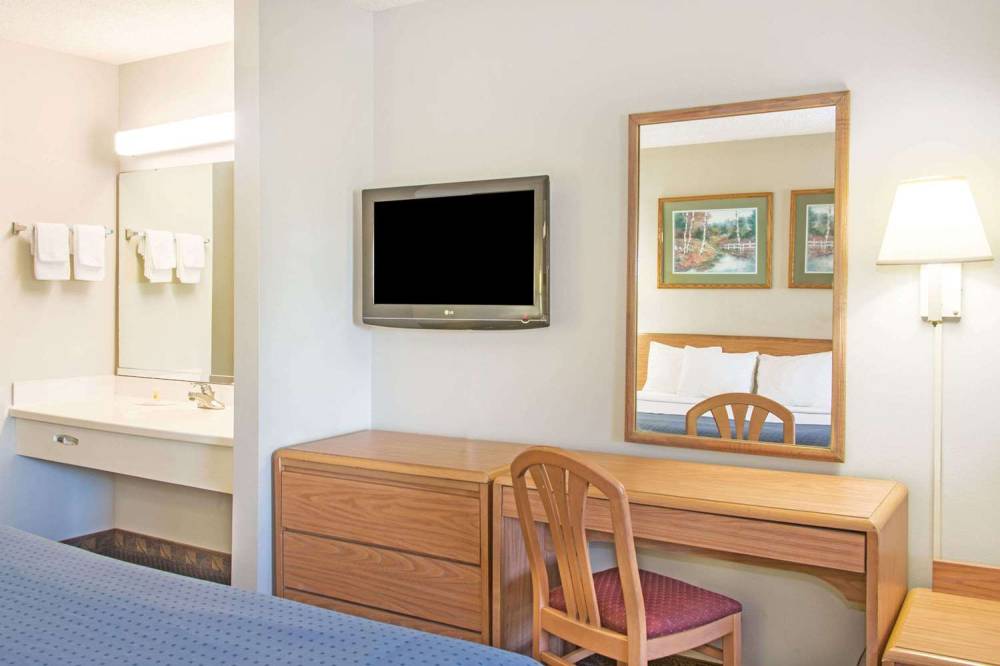 Days Inn By Wyndham Valdosta At Rainwater Conference Center 3