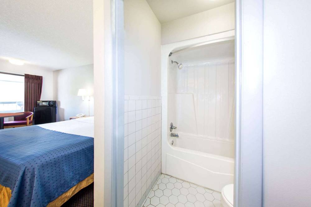 Days Inn By Wyndham Valdosta At Rainwater Conference Center 5