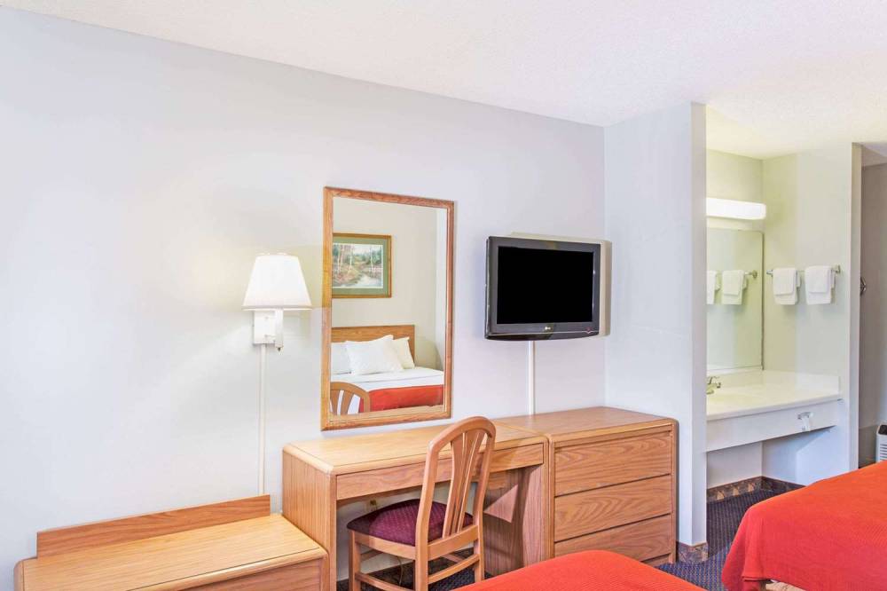 Days Inn By Wyndham Valdosta At Rainwater Conference Center 8