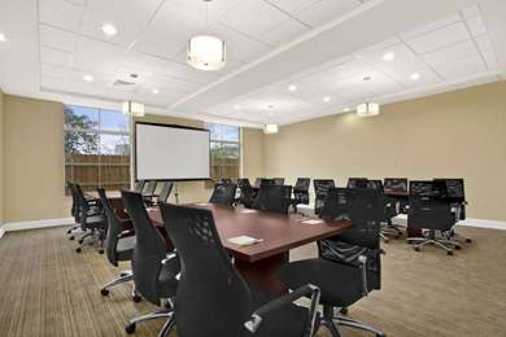 Days Inn By Wyndham Victoria 10