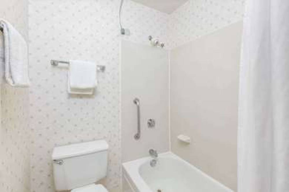 Days Inn By Wyndham West Des Moines / Clive 10