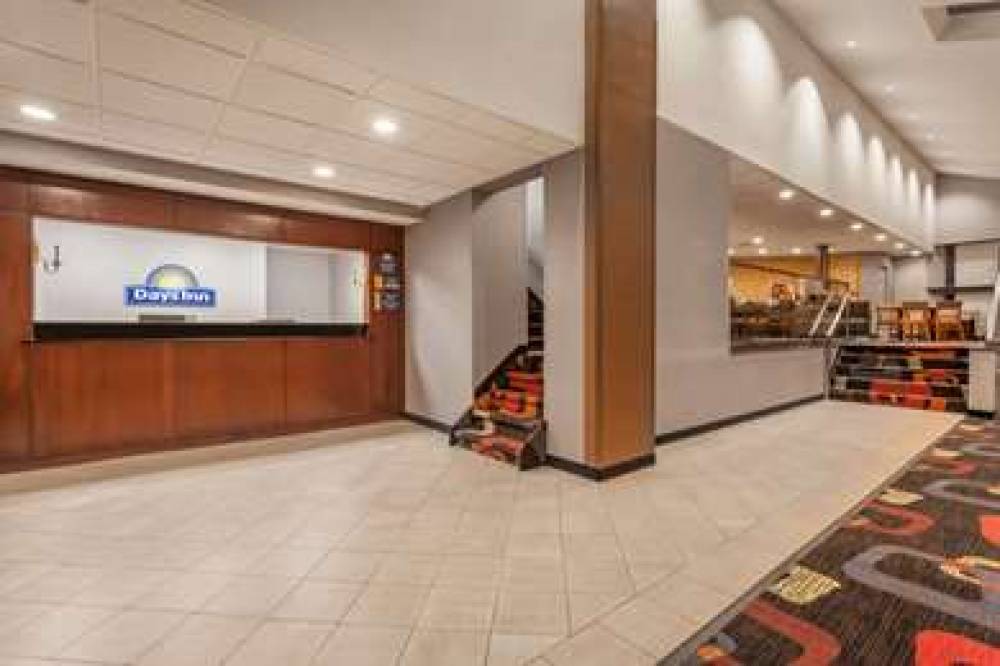 Days Inn By Wyndham Woodbury Long Island 2