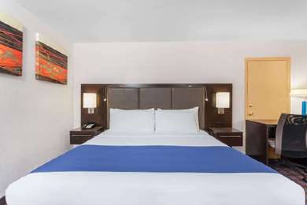 Days Inn By Wyndham Woodbury Long Island 10