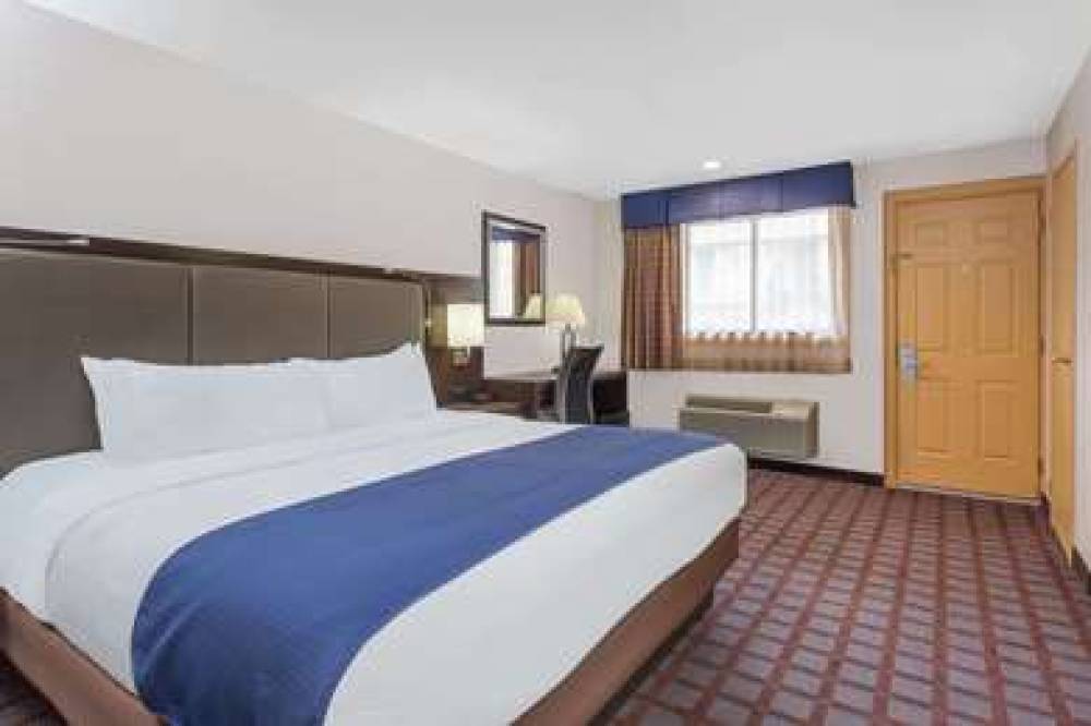 Days Inn By Wyndham Woodbury Long Island 5