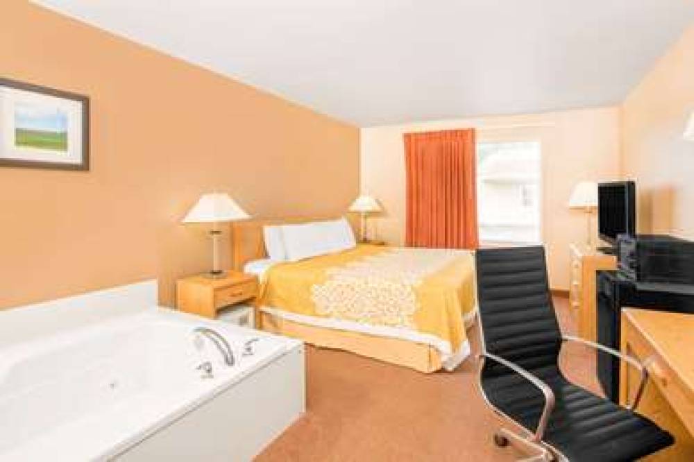 DAYS INN BY WYNDHAM, WORTHINGTON 4