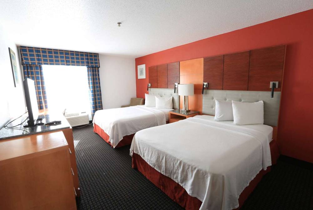 DAYS INN CALUMET PARK 5